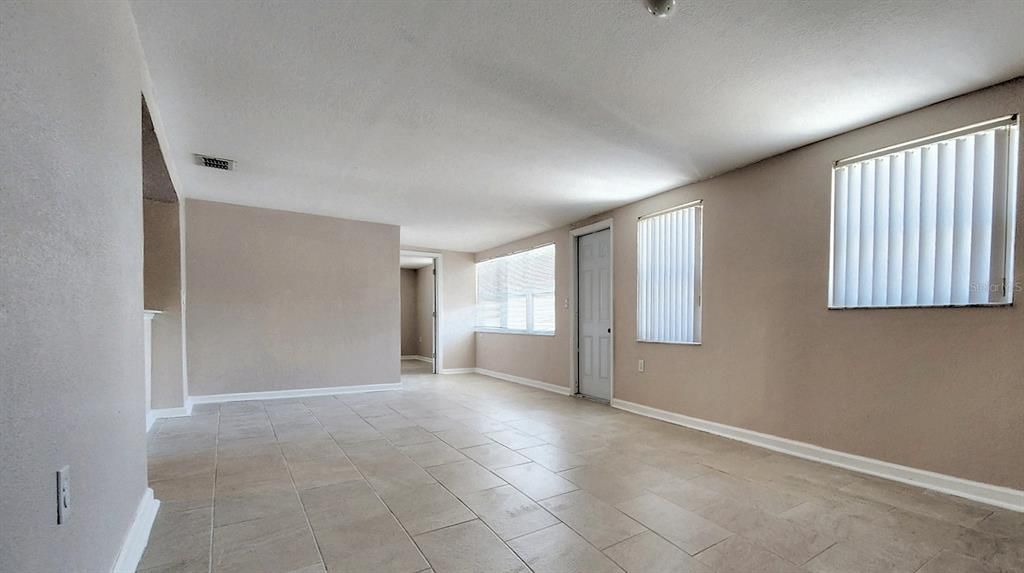 For Rent: $2,270 (3 beds, 2 baths, 1348 Square Feet)