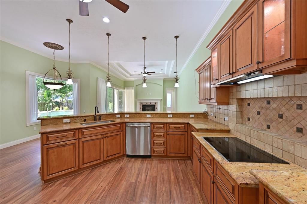 Active With Contract: $975,000 (5 beds, 4 baths, 4782 Square Feet)