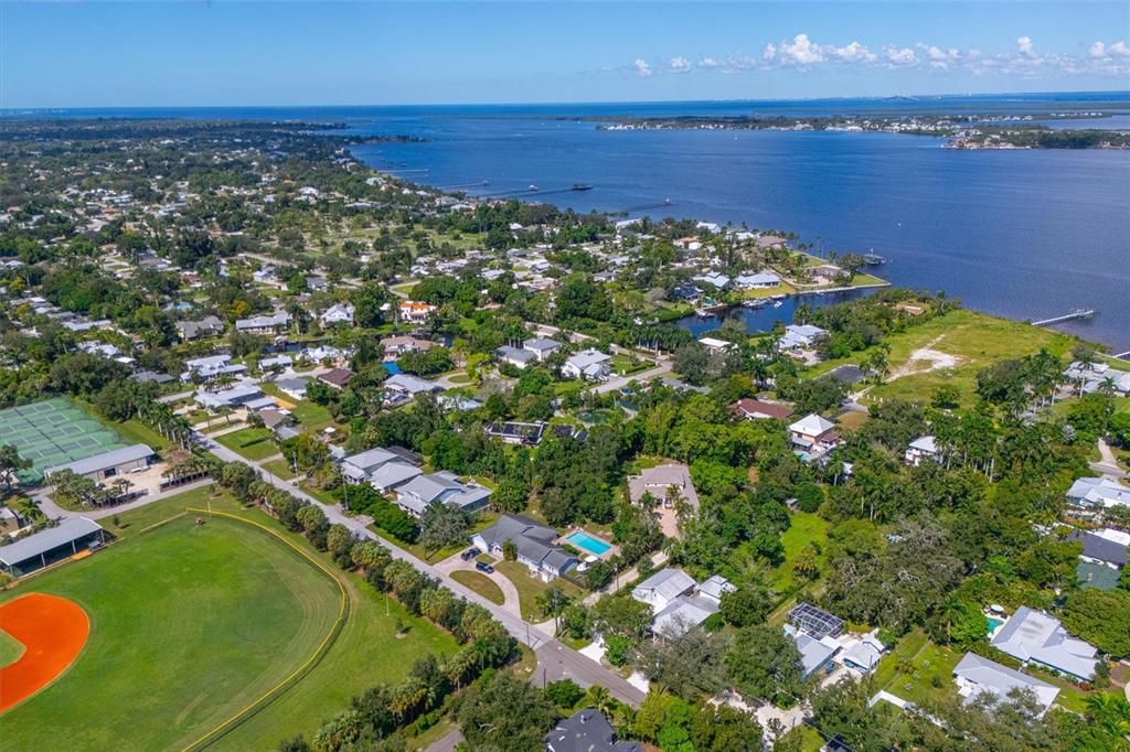 Active With Contract: $975,000 (5 beds, 4 baths, 4782 Square Feet)