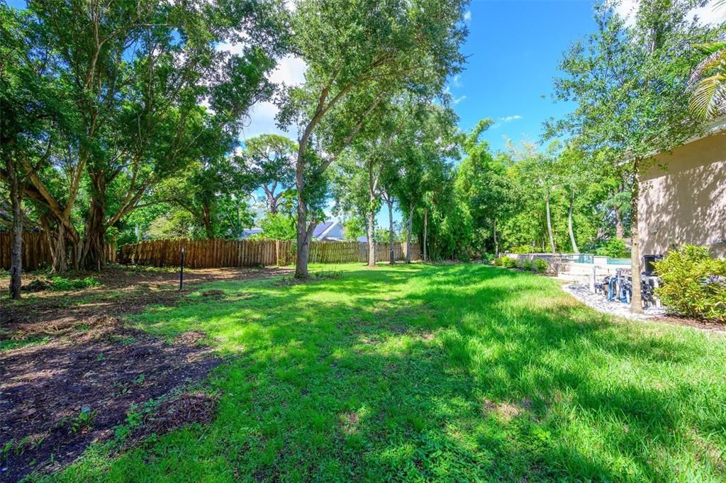 Active With Contract: $975,000 (5 beds, 4 baths, 4782 Square Feet)