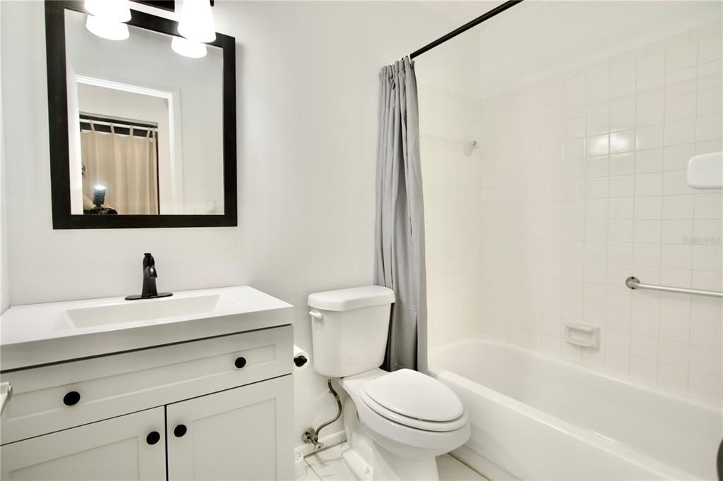 На продажу: $159,000 (2 спален, 1 ванн, 888 Квадратных фут)