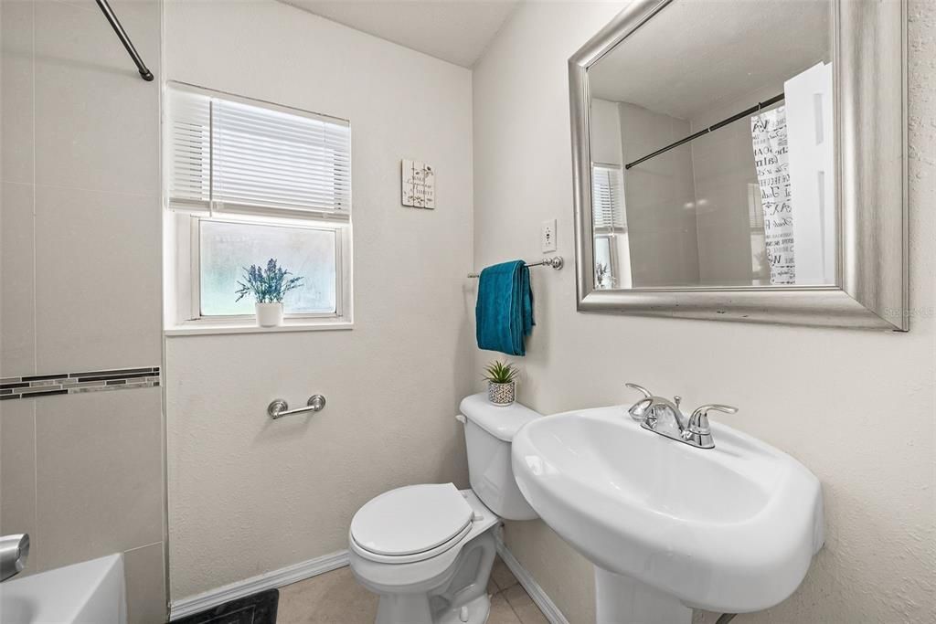 В аренду: $1,995 (3 спален, 1 ванн, 896 Квадратных фут)