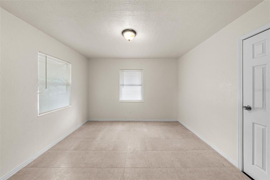 В аренду: $1,995 (3 спален, 1 ванн, 896 Квадратных фут)