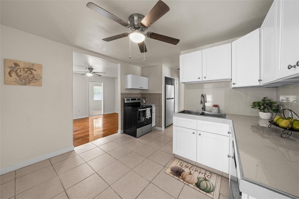 В аренду: $1,995 (3 спален, 1 ванн, 896 Квадратных фут)