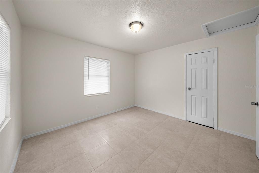 В аренду: $1,995 (3 спален, 1 ванн, 896 Квадратных фут)