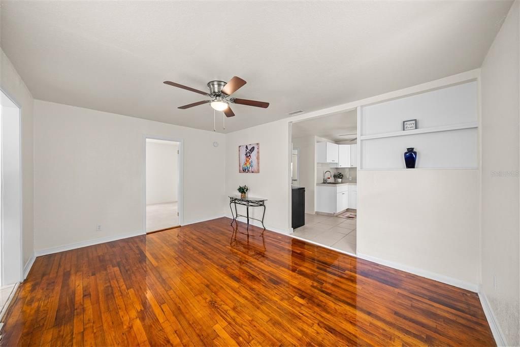 В аренду: $1,995 (3 спален, 1 ванн, 896 Квадратных фут)