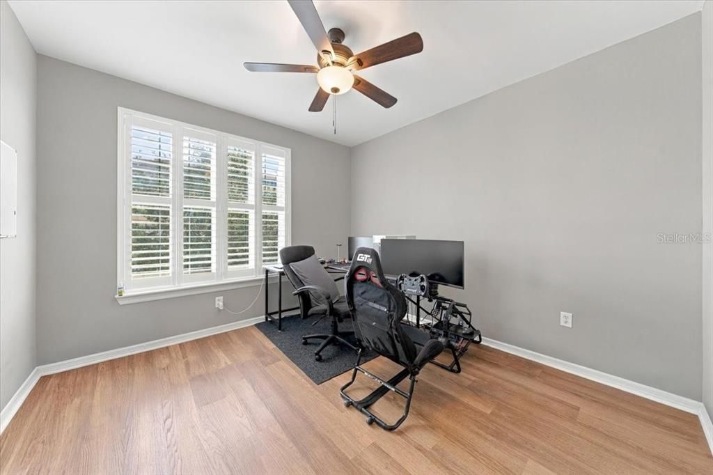 For Sale: $305,000 (2 beds, 2 baths, 1215 Square Feet)