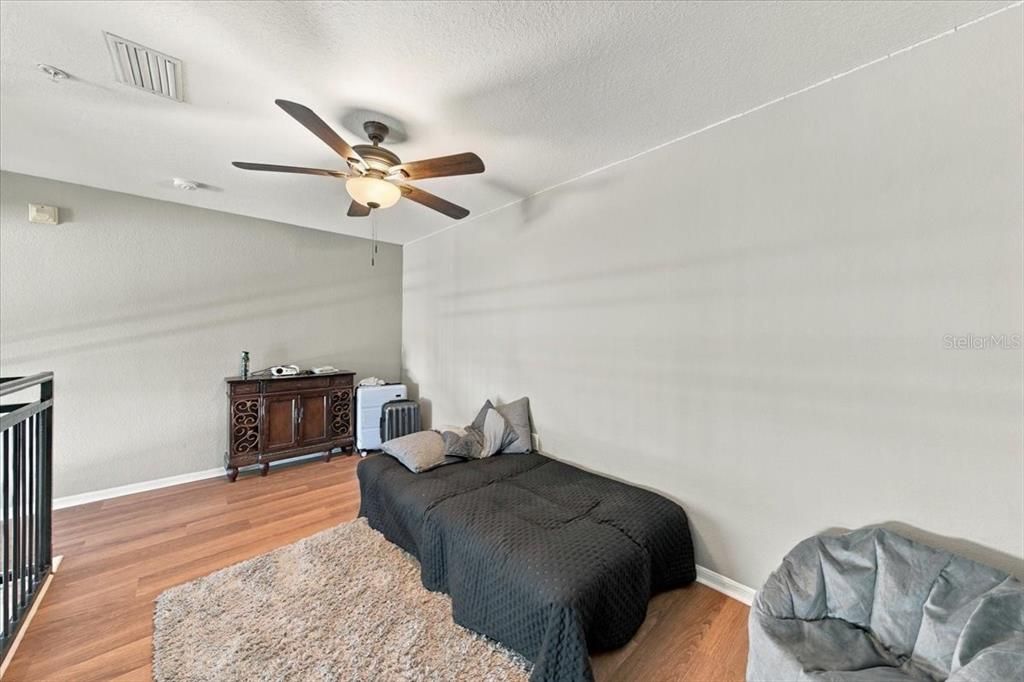 For Sale: $305,000 (2 beds, 2 baths, 1215 Square Feet)