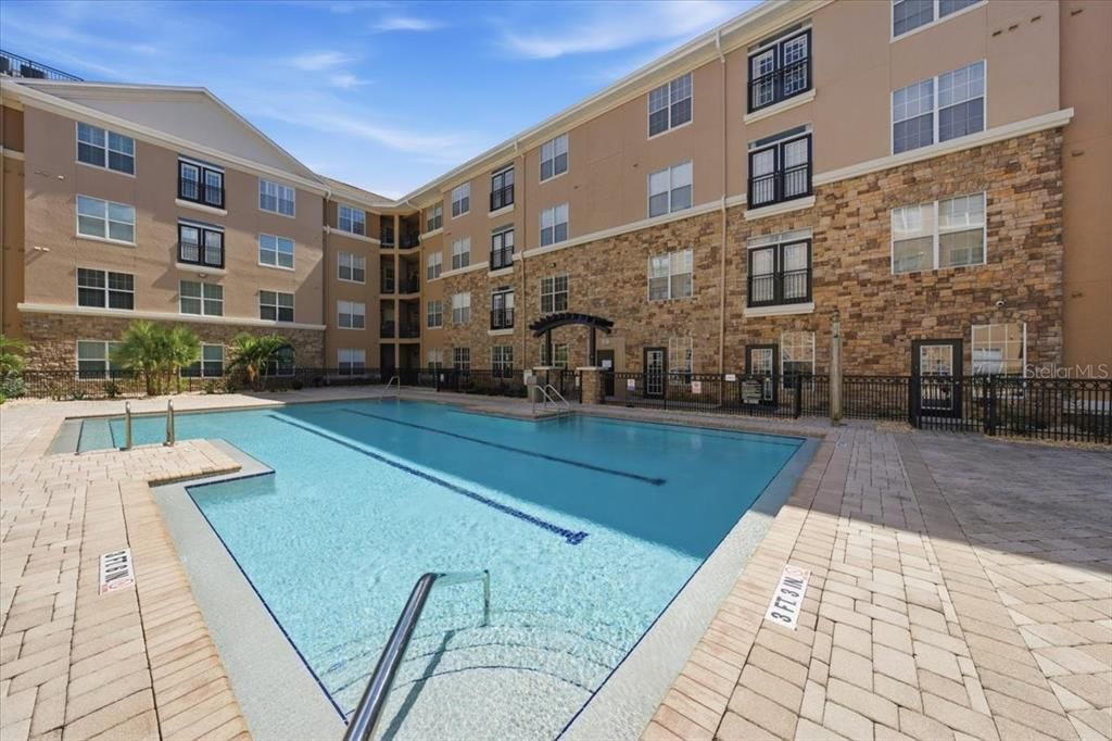 For Sale: $305,000 (2 beds, 2 baths, 1215 Square Feet)