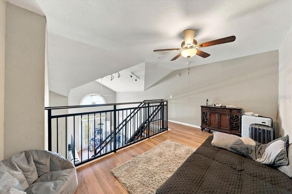 For Sale: $305,000 (2 beds, 2 baths, 1215 Square Feet)