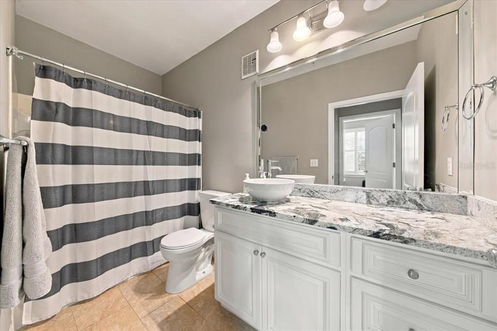 For Sale: $305,000 (2 beds, 2 baths, 1215 Square Feet)