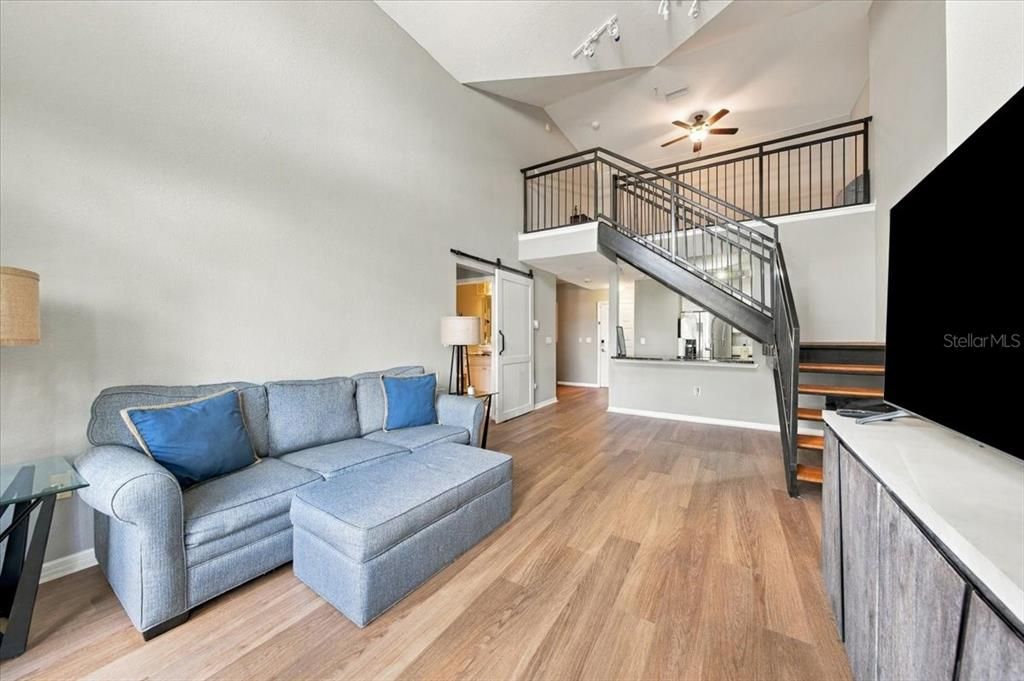 For Sale: $305,000 (2 beds, 2 baths, 1215 Square Feet)