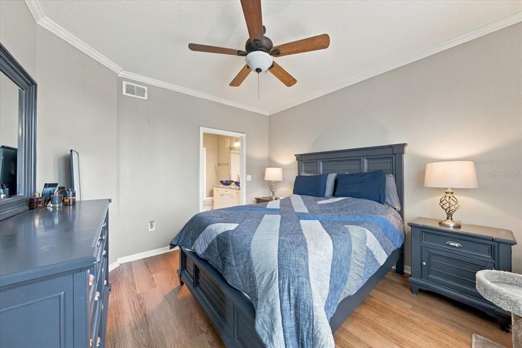 For Sale: $305,000 (2 beds, 2 baths, 1215 Square Feet)