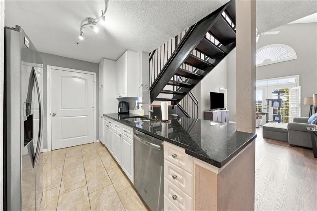 For Sale: $305,000 (2 beds, 2 baths, 1215 Square Feet)