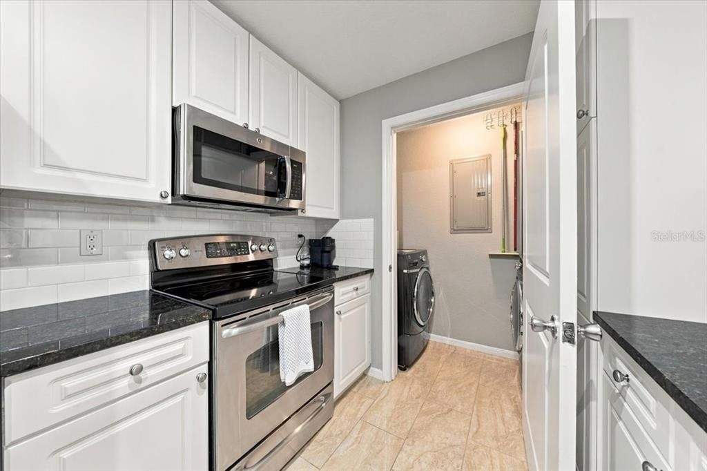 For Sale: $305,000 (2 beds, 2 baths, 1215 Square Feet)