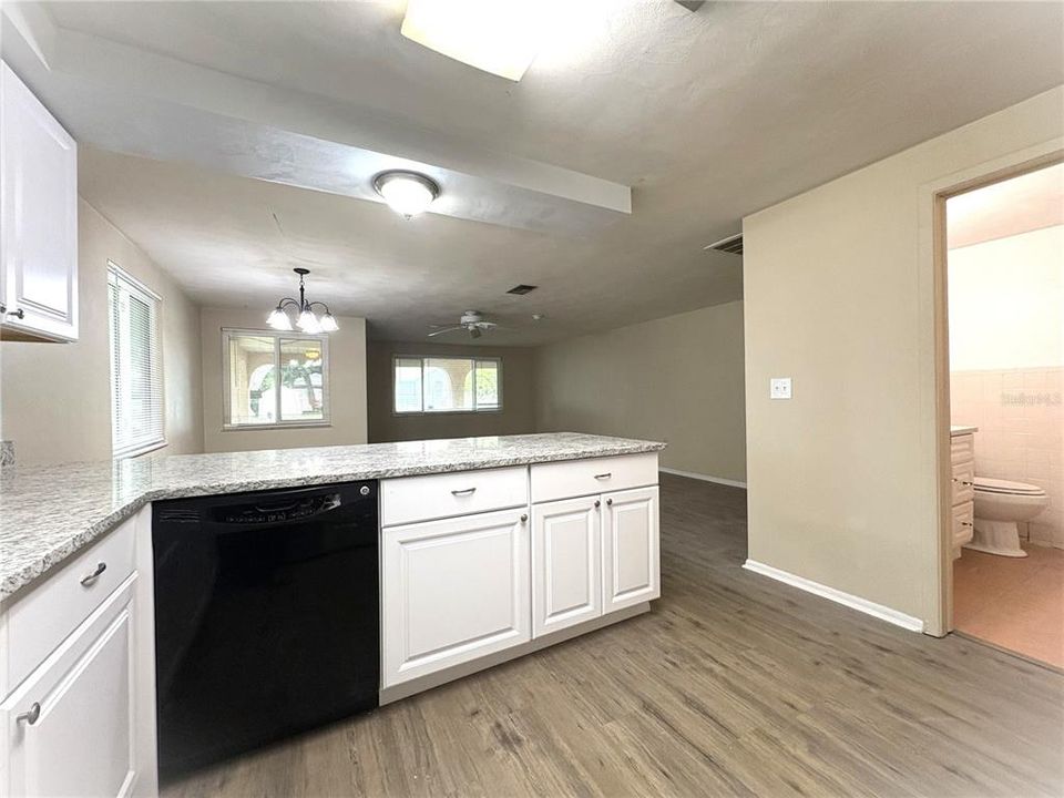 В аренду: $1,550 (1 спален, 1 ванн, 2896 Квадратных фут)