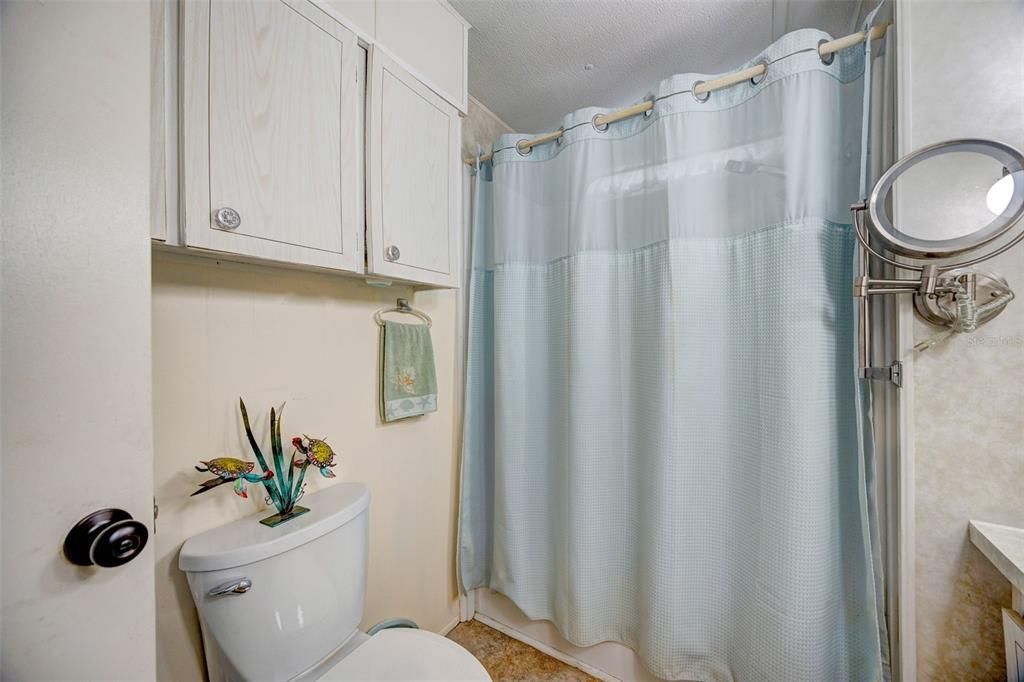 На продажу: $114,999 (2 спален, 1 ванн, 768 Квадратных фут)