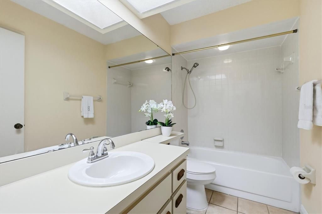 На продажу: $399,900 (3 спален, 2 ванн, 1243 Квадратных фут)