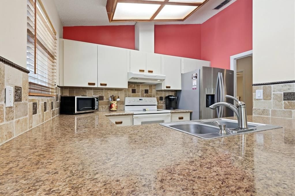 На продажу: $399,900 (3 спален, 2 ванн, 1243 Квадратных фут)