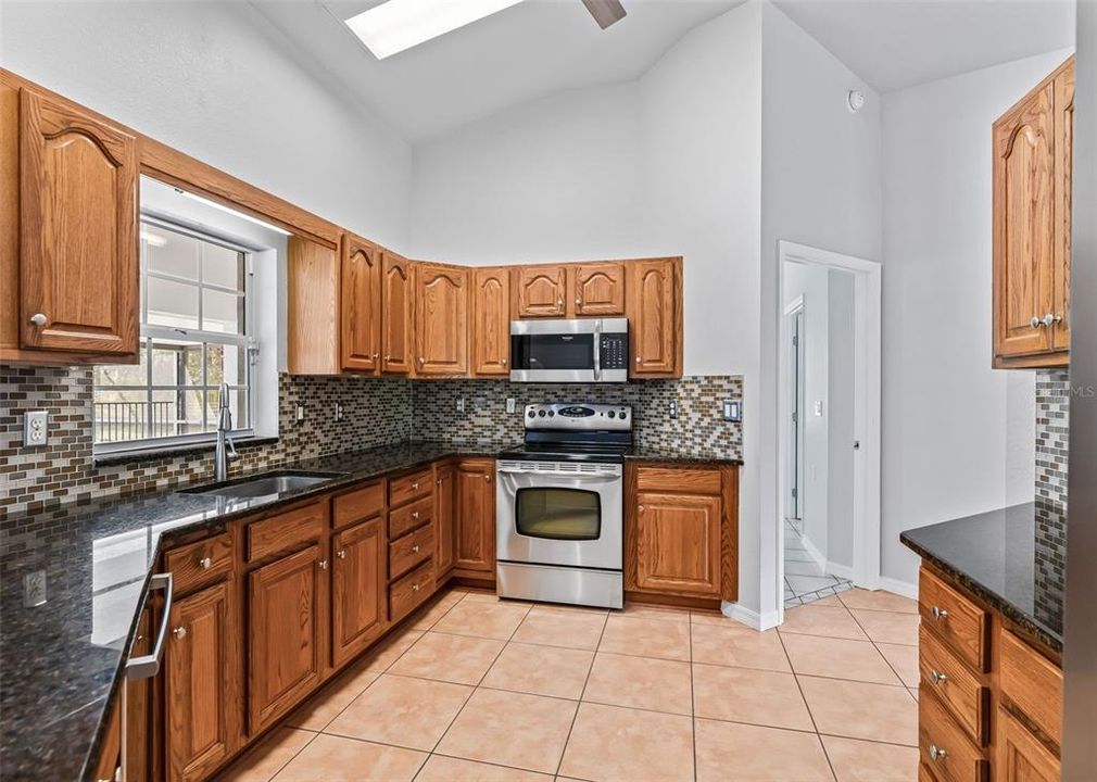 En Venta: $949,000 (3 camas, 2 baños, 2218 Pies cuadrados)