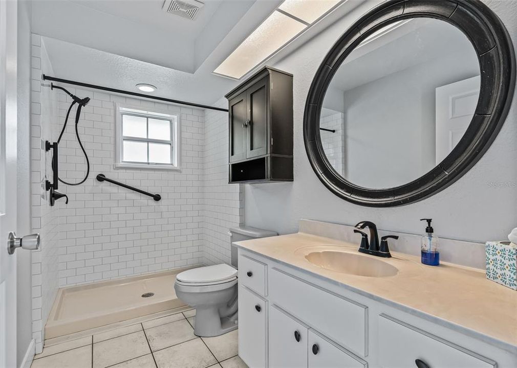 En Venta: $949,000 (3 camas, 2 baños, 2218 Pies cuadrados)