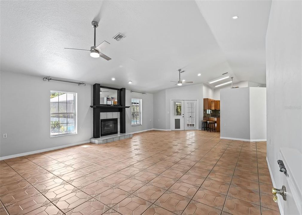 En Venta: $949,000 (3 camas, 2 baños, 2218 Pies cuadrados)