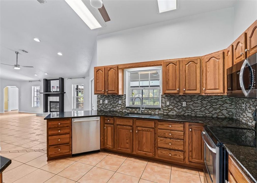 En Venta: $949,000 (3 camas, 2 baños, 2218 Pies cuadrados)