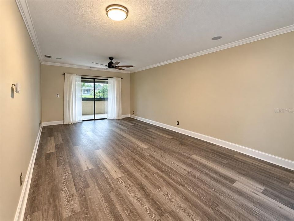 For Sale: $147,900 (1 beds, 1 baths, 755 Square Feet)