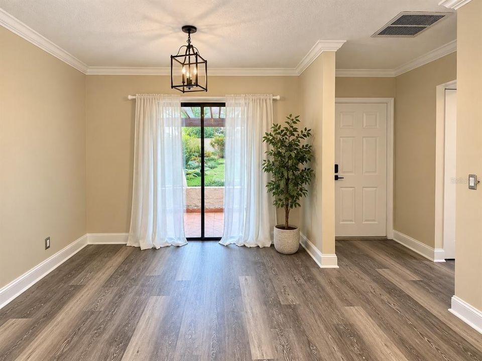 For Sale: $147,900 (1 beds, 1 baths, 755 Square Feet)