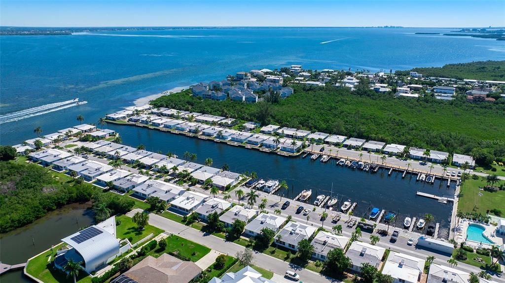 For Sale: $423,750 (2 beds, 2 baths, 1429 Square Feet)