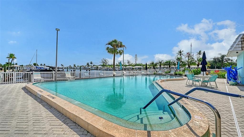 For Sale: $423,750 (2 beds, 2 baths, 1429 Square Feet)