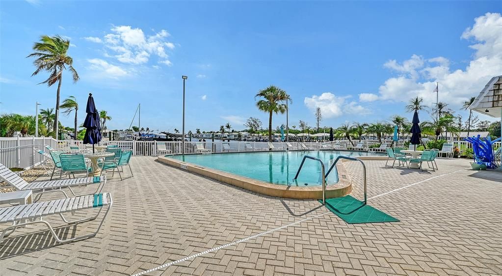 For Sale: $423,750 (2 beds, 2 baths, 1429 Square Feet)