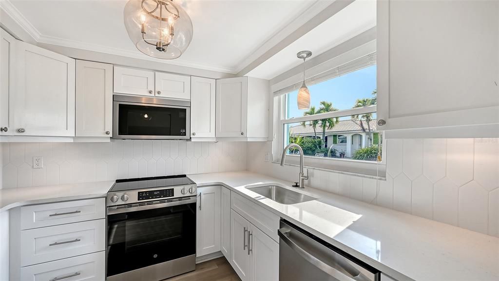 For Sale: $423,750 (2 beds, 2 baths, 1429 Square Feet)