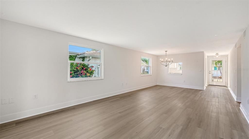 For Sale: $423,750 (2 beds, 2 baths, 1429 Square Feet)