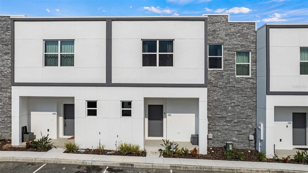 For Sale: $559,999 (5 beds, 4 baths, 1671 Square Feet)