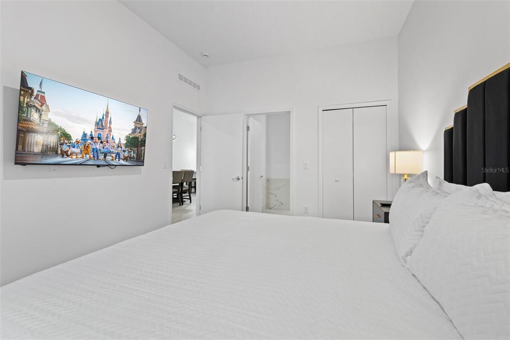 For Sale: $559,999 (5 beds, 4 baths, 1671 Square Feet)
