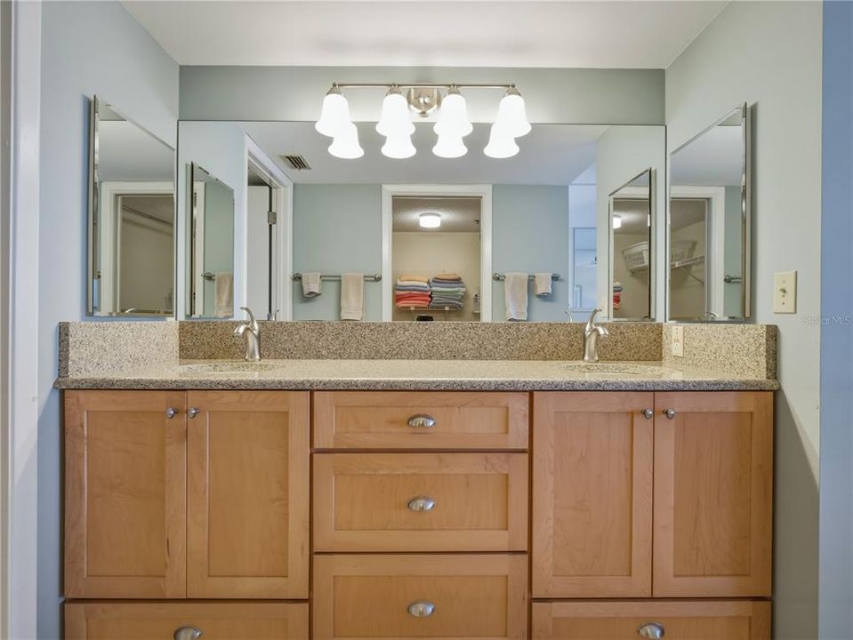 En Venta: $780,000 (2 camas, 2 baños, 1200 Pies cuadrados)