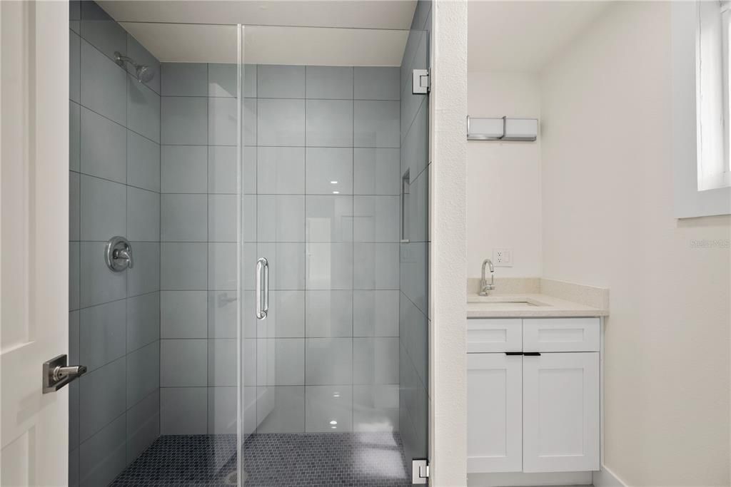 For Rent: $1,495 (1 beds, 1 baths, 565 Square Feet)