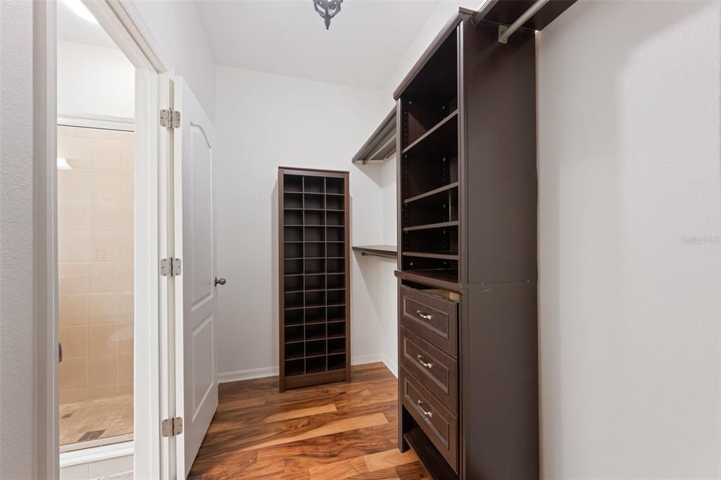 Под контрактом: $398,000 (4 спален, 2 ванн, 1868 Квадратных фут)