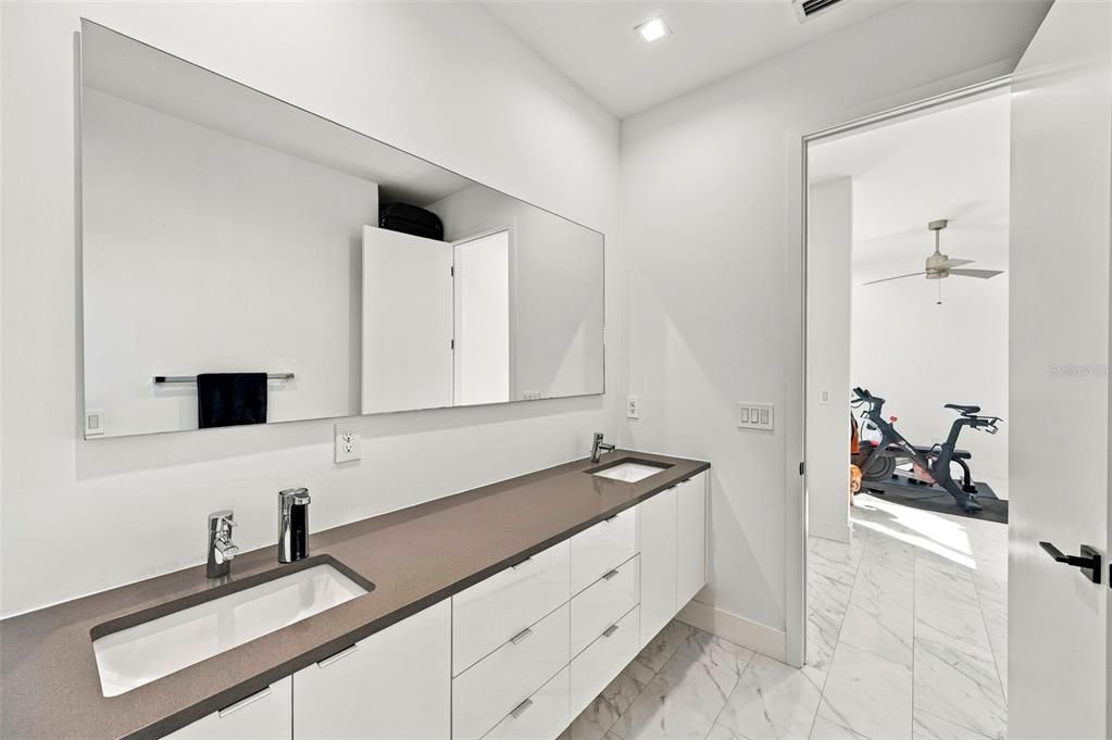 En Venta: $1,499,999 (4 camas, 3 baños, 2315 Pies cuadrados)