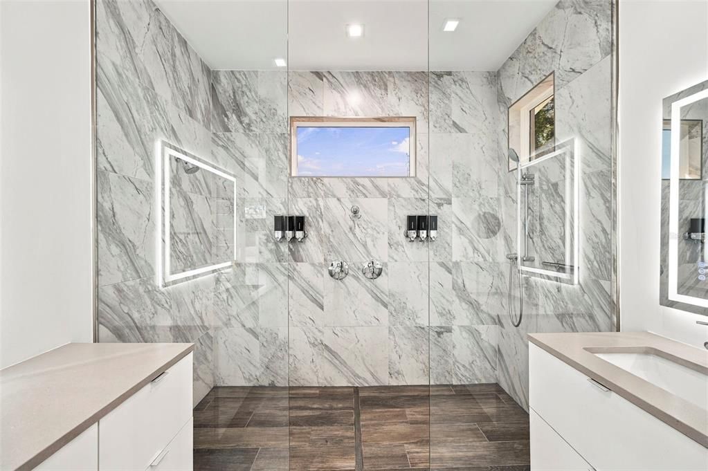 En Venta: $1,499,999 (4 camas, 3 baños, 2315 Pies cuadrados)