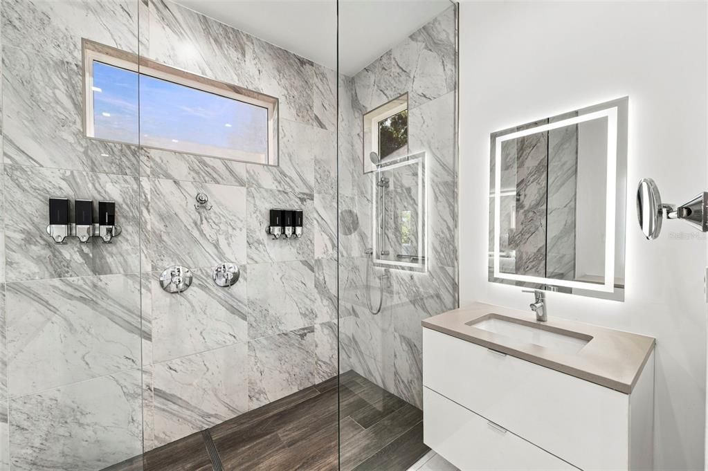 En Venta: $1,499,999 (4 camas, 3 baños, 2315 Pies cuadrados)