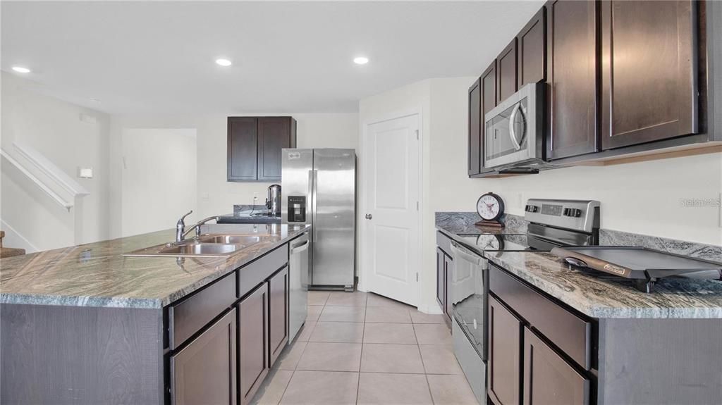 For Rent: $3,200 (5 beds, 3 baths, 2674 Square Feet)