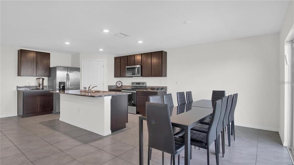 For Rent: $3,200 (5 beds, 3 baths, 2674 Square Feet)
