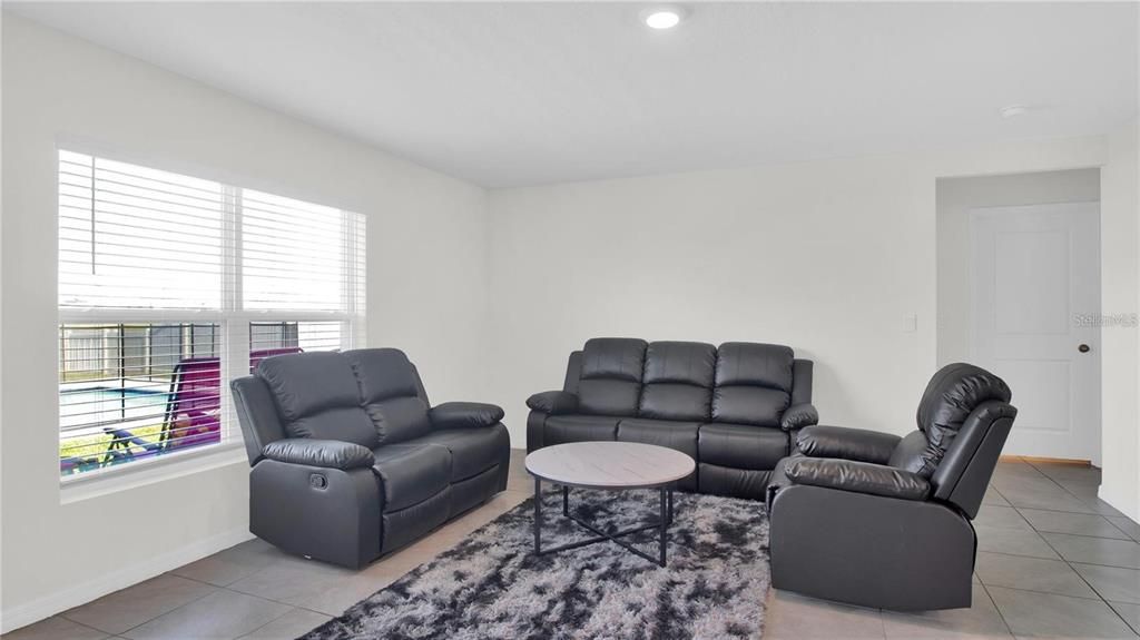 For Rent: $3,200 (5 beds, 3 baths, 2674 Square Feet)