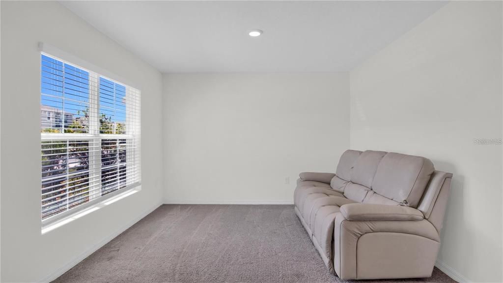 For Rent: $3,200 (5 beds, 3 baths, 2674 Square Feet)