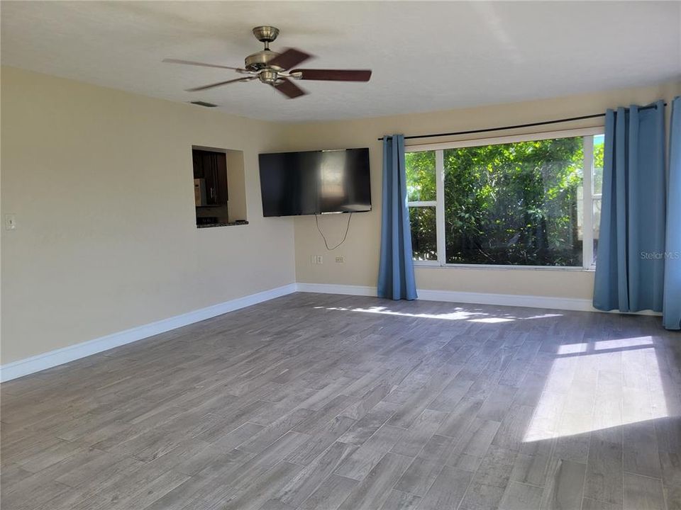 En Renta: $3,995 (3 camas, 2 baños, 1660 Pies cuadrados)