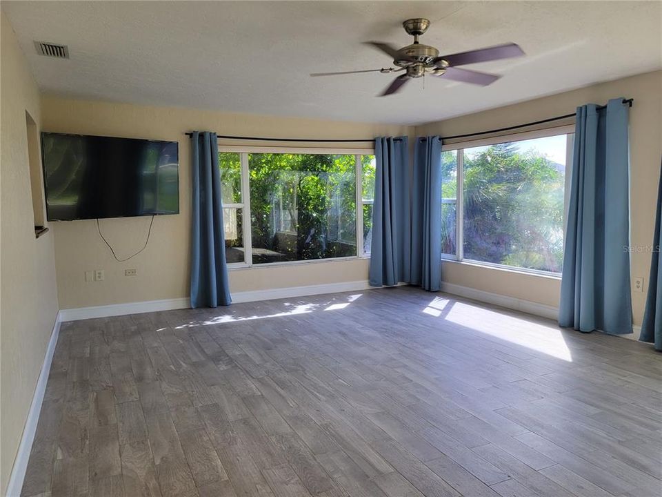 En Renta: $3,995 (3 camas, 2 baños, 1660 Pies cuadrados)