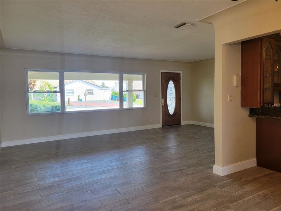 En Renta: $3,995 (3 camas, 2 baños, 1660 Pies cuadrados)
