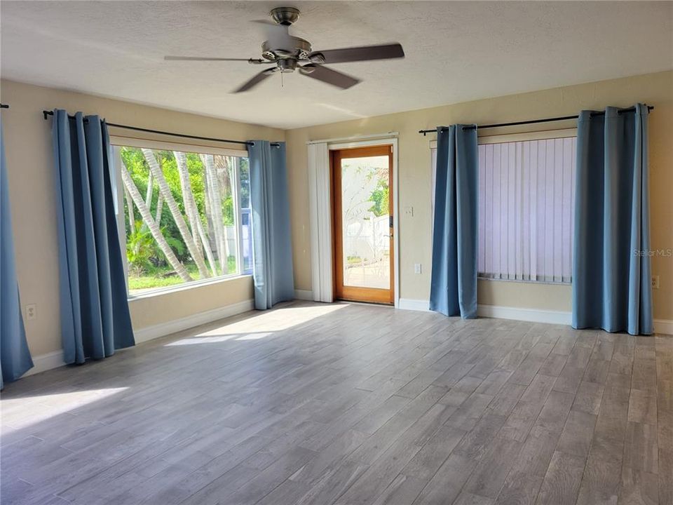 En Renta: $3,995 (3 camas, 2 baños, 1660 Pies cuadrados)